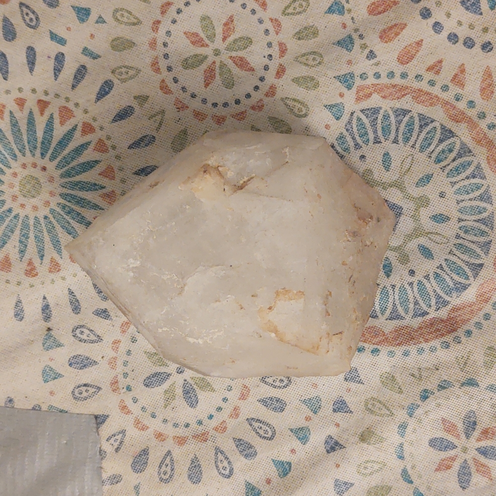 Quarts crystal